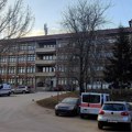Stariji muškarac koji je pao sa drugog sprata u KBC Kosovska Mitrovica podlegao povredama