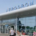 "Polio automobil benzinom i pokušao da ga zapali": Drama ispred aerodroma u Podgorici