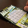 Muškarac u SAD osvojio dva miliona dolara kupivši dve iste loto karte