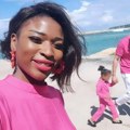 Srpska snajka iz Afrike sa porodicom letuje na našem moru: Kupuju hranu na tezgama, baškare se na plaži i uživaju kao na…