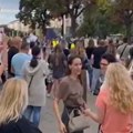 „Reci NE diktaturi i STOP represiji“: U Beču skup podrške dijaspore protestima u Srbiji VIDEO