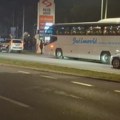Policija zaustavila autobus Milomira Jaćimovića i privela njegovog sina i još troje mladih