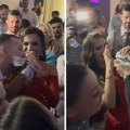 Uroš Živković na svadbi ljubi ruke Tamari Milutinović, nju zatrpavaju parama! Pevačica napravila neviđeni lom