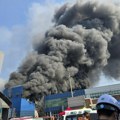 Požar progutao fabriku auto-delova, najmanje 53 povređenih: Strašne scene obilaze svet (foto, video)