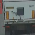 Snimak koji izaziva jezu! Kamiondžija divlja za volanom, policajci ga zaustavili i šokirali se: Kokain bio samo jedan od…