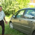 Ljudi skupili 14.000 evra i svešteniku Peri kupili automobil - on svojim potezom ganuo sve: "Meni je to avion, a ne auto"…