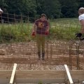 Naš glumac (44) sam zida kuću na selu, zasadio i 2.550 stabala šljive. Razvio biznis u dedovini od kog zgrće lovu: "Ništa…