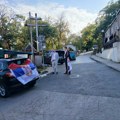 Vozilu iz kolone svatova polomljeno staklo ispred crkve Sveti Prokopije u Prokuplju zbog tri prsta