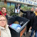 Iz kabineta gradonačelnika Kragujevca građani izneli Vučićevu fotografiju