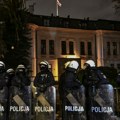 Predsednik EU zemlje hitno okrenuo avion! U državi nastao totalni haos, policija upala u Ustavni sud