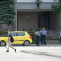 Sud u Lukavcu odredio pritvor ocu tinejdžera koji je pucao u nastavnika