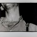 Vrat džonija štulića u prvom planu: Izložba "Krivo srastanje" u Salonu MSUB: Kako danas čitati ove fotografije i šta one…