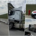 Težak sudar dva kamiona kod isključenja za Bešku: Stvaraju se veći zastoji na auto-putu (video)