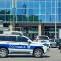 Incident na novosadskom Sajmu: Aktivisti opozicije pokušali da upadnu u prostorije kol centra! SNS: Ovo je vandalski čin i…