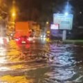 RHMZ popalio alarme pa najavio: Biće grada i preko 5cm u prečniku! Pogledajte slike noćašnjeg nevremena u Beogradu! (video)