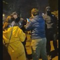 Čarke između policajaca i građana na protestu u Rakovici (VIDEO)