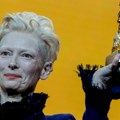 Premijera filma Toma Tikvera otvario Berlinale, Tildi Svinton uručen Zlatni medved