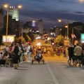 FOTO, VIDEO Blokirana raskrsnica kod Futoške, građani i studenti krenuli iz kampusa