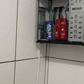 Detalj iz nečije tuš kabine hit na Fejsu! Morate videti od čega je napravio držač za šampone