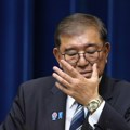 Japanski premijer dobio nagradu za političara kome najbolje stoje naočare