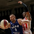 UŽIVO: Zvezda stegla odbranu, hvata priključak