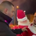 Izraelci uhapsili Deda Mraza na božićnoj proslavi: Oborili ga i stavili mu lisice, nastao opšti skandal (video)