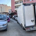 Leskovac: Grad u kome se bahato parkira kako ko stigne, dok saobraćajci krate vreme