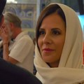 Tamara Vučić sa sinom ispred Hrama Svetog Save: Prva dama u redu za poklonjenje Pojasu Presvete Bogorodice