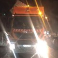 Radnik Gradske čistoće pao s kamiona tokom vožnje: Oglasili se iz Hitne pomoći nakon nesreće u Rakovici