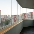 U ovom slučaju komšija može da vam zagorča život: Ako ste zastaklili terasu bez dozvole, posledice mogu biti skupe