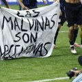Gaučosi slavili pobedu nad Engleskom uz transparent „Foklandska ostrva su argentinska“, sada se suočavaju sa mogućim sankcijama…