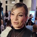 (Video) "Ćerka je najponosnija" Jelena Tomašević blista na promociji knjige svog muža: Godinama ga je ubeđivala da ovo uradi…