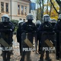 Haos ispred Ustavnog suda u Poljskoj: Predsednik prekinuo let, specijalci na ulicama Varšave