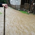 "Naređeno nam je da budemo u pripravnosti": Noćna dežurstva u Lučanima zbog novih padavina, bujični potoci oštetili…