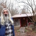 Đole doveo Italijanku u sred šume u Istočnoj Srbiji: Nemaju komšije, nemaju želju za gradom ali imaju jednu poruku za sve…