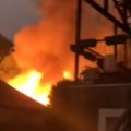 Veliki požar u Novom Sadu: Objekat skroz izgoreo, vatrogasci sprečili širenje vatrene stihije pogledajte buktinju (video)