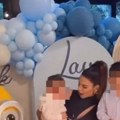 Dve torte, baloni i vatromet: Srpkinja se udala za moćnika, a sada sinovima napravili gala slavlje: Zavirite na privatnu…