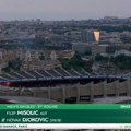 Ludilo na Đokovićevom meču: Počeli da pucaju vatrometi i da "urla" publika, a razlog je Liga šampiona