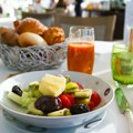 Ovo voće koje raste kao ludo u Srbiji bogato je proteinima – jača mišiće i kosti kod osoba starijih od 45 godina