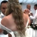 ''Imam slom živaca dok gledam ovo'' Svadbeni haos razbesneo Srbiju, mladenci igrali prvi ples, a onda su u kadar upali oni…