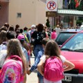 Deca nose preteške školske rančeve: Kako izabrati pravi da bi se smanjile posledice po zdravlje?