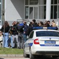 "Samo su nam Javili da odmah dođemo po dete" Roditelji u strahu nakon dojava u bombama u više škola (foto)