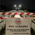 Zborovi građana postavili upozorenje na pešačkom mostu preko Lepenice