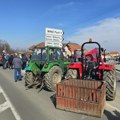 Nezadovoljni poljoprivrednici BLOKIRALI PUT Kragujevac - Topola (FOTO)