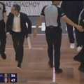 VIDEO Pomračenje uma Atamana: Nasrnuo na Martineza kad mu je odbrusio jednom rečenicom, sudije ga hvatale po parketu