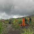 FOTO, VIDEO Pakao u Indoneziji: Turisti bežali pred erupcijom, troje poginulo