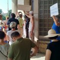 Haos na sednici o “Novom Sadu na vodi”: Traži se izuzeće Komisije, građani prekidaju čitanje primedbi aplauzima