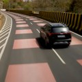 Crveni asfalt na putevima: Već su ga postavili, da li znate čemu služi? VIDEO