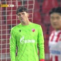 Pogledajte hit reakciju golmana Zvezde (17) kad je video da će sudija gledati VAR i da će dobiti crveni karton
