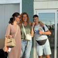 (Paparaco) Mina Vrbaški sa majkom i bratom napustila Srbiju Uhvatili smo je na aerodromu bez trunke šminke, baš kad je Viktor…
